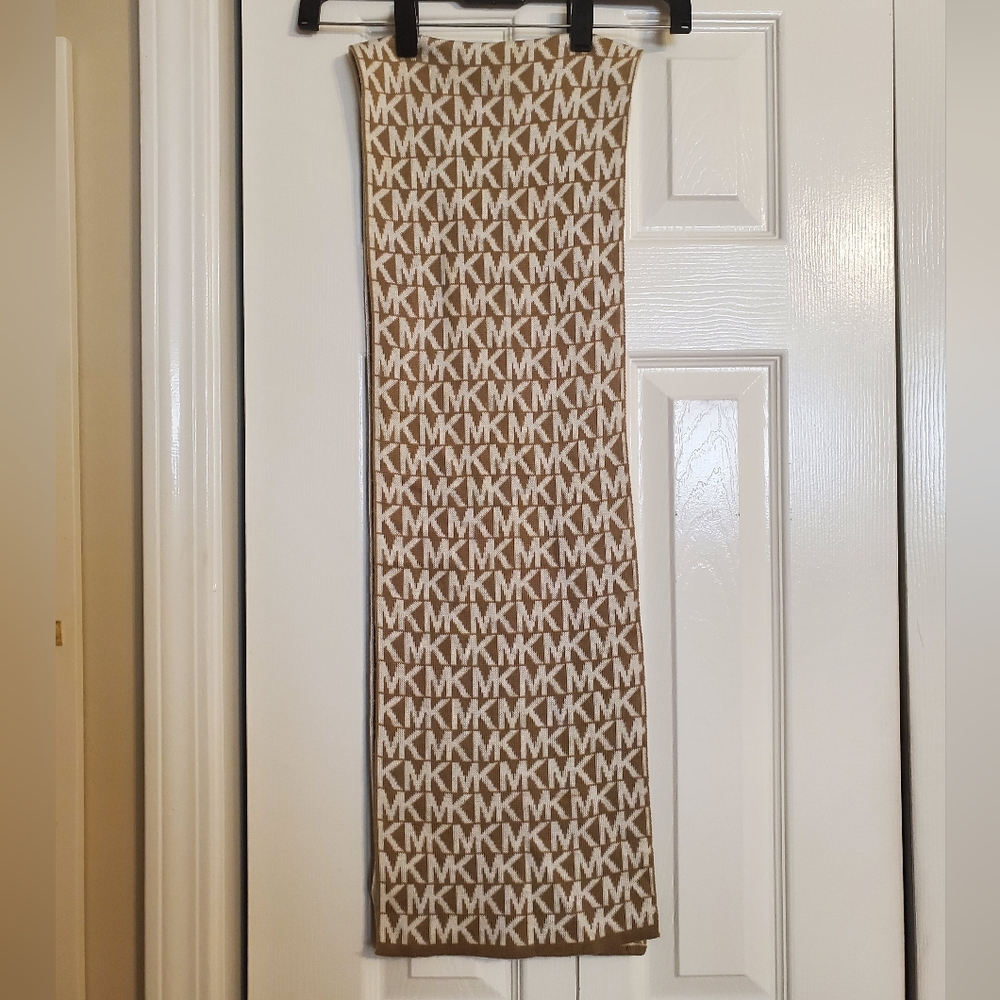 Michael Kors Monogram Tan and Cream Scarf. Preloved.